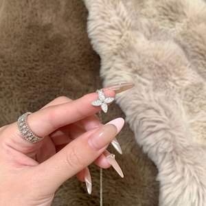 Collar de Plata de Ley S925 con Colgante de Trébol de Cuatro Hojas, Estilo Retro Dulce, Colgante de Trébol de Cuatro Hojas, Colgantes Finos Coloridos - Product Image 5