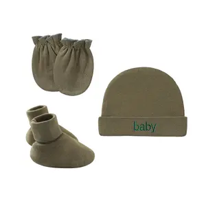 नवजात शिशु लड़के लड़कियों के लिए सूती सादे टोपी दस्ताने जूते लोगो के साथ गर्म टोपी सेट करते हैं