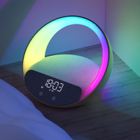 Nouvel arrivage Design BT haut-parleur de musique 4 en 1 chargeur sans fil lampe avec réveil chevet nuit lampe RVB