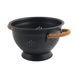 Passoire en plastique double couche avec poignées en bambou, noire, pour légumes et fruits - Product Image 4
