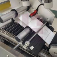 Applicateur d'étiquettes automatique électrique horizontal pour tubes en verre et plastique, ampoules, flacons, stylos, tubes, bouteilles