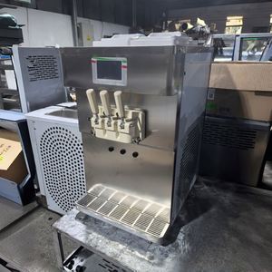Macchina Professionale per Gelato Soft a 3 Ugelli in Acciaio Inox per Ristoranti e Caffetterie - Product Image 1