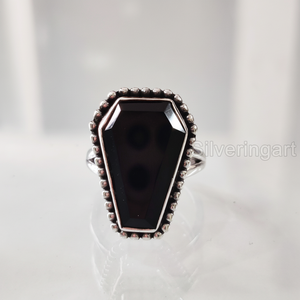 แหวนผู้หญิงพลอยออนิกซ์สีดำธรรมชาติ พลอยประจำเดือนธันวาคม ดีไซน์เรียบหรู สไตล์ยิปซี สำหรับคริสต์มาส งานแต่งงาน ทำด้วยมือ แหวนเงินแท้ 925 - Product Image 1