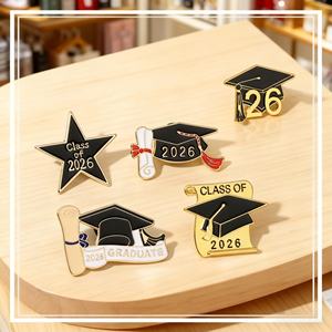 Pin de esmalte personalizado al por mayor para toga de doctorado, insignia de graduación, artesanía metálica, ideal para regalos conmemorativos para estudiantes - Product Image 3