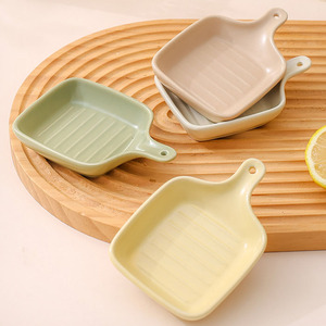 Mini assiette carrée en céramique avec poignée pour sauces, condiments, vinaigre, sauce soja, et comme bol à trempette pour la cuisine, la maison, le barbecue, les pique-niques et les collations - Product Image 4