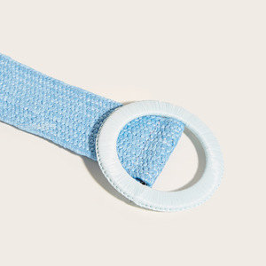 Nouvelle <span class=keywords><strong>ceinture</strong></span> en paille PP tressée multicolores à boucle ronde bleue pour <span class=keywords><strong>femme</strong></span>, style européen et américain. - Product Image 2
