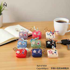 Portachiavi a Forma di Fiore, Mini Borsa con Ciondolo per Chiavi e Accessorio per Borsetta - Product Image 3