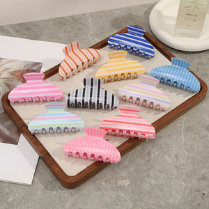 Pince à cheveux en plastique acrylique à rayures de couleur bonbon, style classique, grande taille, personnalisable, pour filles, design simple et élégant - Product Image 3