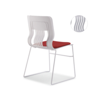 Chaise de bureau de style réunion d'affaires moderne au design simple avec pieds en acier, chaise de conférence empilable, chaise de formation
