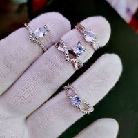 Maxfree Fashion Bagues de mariage pour femmes, simples, vintage, en cuivre plaqué or, avec zircon et cristal, à 4 griffes, économiques, vente en gros, lot mixte