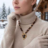 Collier ras du cou personnalisé en tissu Maillard imprimé léopard avec pendentif cœur et fermoir OT en acier inoxydable pour femme, style streetwear