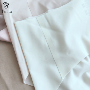 女式超薄冰丝无缝比基尼内裤高弹力低腰桑蚕丝底一体式裸身隐形内裤 - Product Image 4