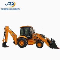 Chargeuse-pelleteuse d'occasion JCB 3CX fabriquée en Chine, excellent état, moteur sur roues, charge nominale de 3 tonnes, puissance de 63 kW, à vendre à prix réduit