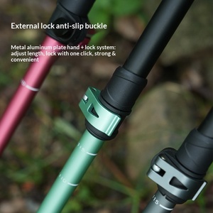 Bastón de Trekking de Fibra de Carbono para Exteriores, Telescópico de Tres Secciones con Bloqueo Externo, Antideslizante y Portátil - Product Image 2