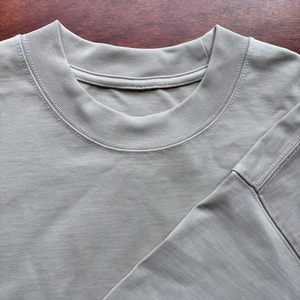 Nuova <span class=keywords><strong>T</strong></span>-<span class=keywords><strong>shirt</strong></span> da <span class=keywords><strong>Uomo</strong></span> <span class=keywords><strong>di</strong></span> <span class=keywords><strong>Lusso</strong></span> in Cotone Organico 100% con Colletto Spesso da 350 Grammi e Ricamo, Stile Moderno e Alta Qualità - Product Image 1