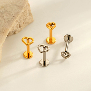 Pendiente de titanio duradero para tragus, con forma de corazón, chapado en oro, joyería para <span class=keywords><strong>piercing</strong></span>, con sistema de presión y parte trasera plana, para cartílago. - Product Image 4