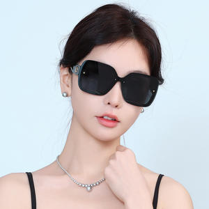 Lunettes de soleil de luxe pour femmes, monture noire, verres TAC polarisés UV400, style grande monture, mode estivale, monture en plastique, lunettes PC - Product Image 4