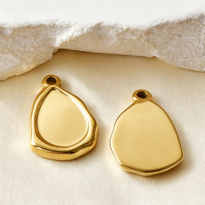 D910 - Dijes Personalizables con Logotipo en Tonos Dorado y Plateado, Base de Acero Inoxidable Resistente, Accesorios Hechos a Mano para DIY - Product Image 5