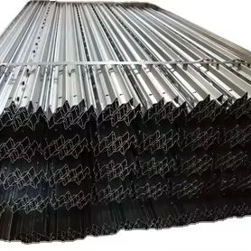 Poste de Acero Galvanizado Tipo Z de 8 pies de Altura, Poste Clásico para Cercas y Enrejados de Exterior - Product Image 1