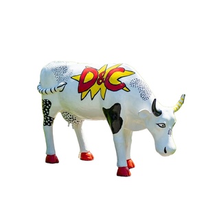 Sculpture de vache personnalisée en fibre de verre peinte, grande statue animale en PRV pour la décoration paysagère d'atriums de centres commerciaux - Product Image 1
