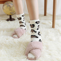 Nouvelles chaussettes mi-mollet en polaire épaisse à imprimé léopard pour femmes - Confortables pour la maison et l'intérieur - Polyester