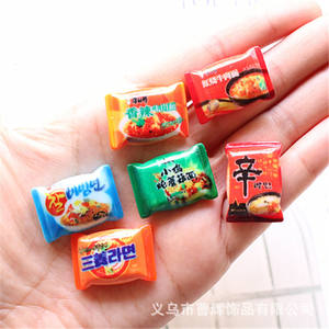 Paquet de nouilles instantanées breloque en résine porte-clés en plastique faits à la main bijoux à bricoler soi-même boucles d'oreilles pendentif indésirable étui de téléphone portable accessoires - Product Image 3