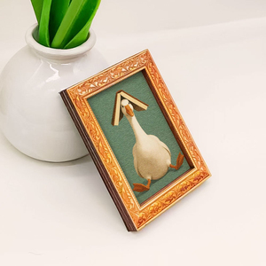 Un aimant de réfrigérateur en forme de livre en forme de canard blanc, avec une mini-peinture décorative amusante en bois et un design animalier créatif - Product Image 5