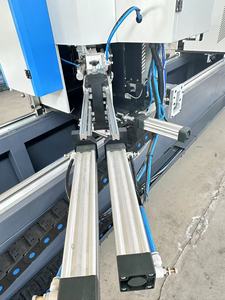 Machine à souder à deux positions pour profilés UPVC YBKE 5600x2080x1700mm avec commande PLC pour la fabrication de fenêtres et de portes - Product Image 6