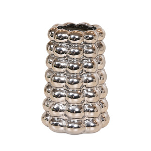 Vase en céramique Mystic Arts blanc laiteux et argenté, style moderne minimaliste, pour salon et table à manger - Product Image 5