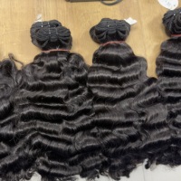 Grossistes de Cheveux Humains Bruts : Boucles Birmanes, Boucles Indiennes, Bundles de Cheveux Alignés avec la Cuticule, Cheveux Ondulés Bruts Cambodgiens d'un Seul Donneur