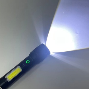 <span class=keywords><strong>Lampe</strong></span> <span class=keywords><strong>torche</strong></span> LED <span class=keywords><strong>rechargeable</strong></span>, étanche IP54, construction en alliage d'aluminium, finition ABS, puissante, zoom réglable, utilisation en extérieur, haute performance - Product Image 1