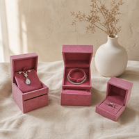 Boîte à bijoux en velours avec logo personnalisé, emballage cadeau pour collections de bijoux, bagues, colliers, boucles d'oreilles et bracelets