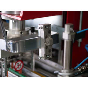 เครื่องเจาะอัตโนมัติ UNIHOLZ Mini C5 พร้อมแกนหมุน 11 แกน สำหรับเจาะบานพับและเจาะแบบเส้นตรง ระยะห่าง 32 มม. สำหรับฐานลิ้นชัก ผลิตในอิตาลี - Product Image 4