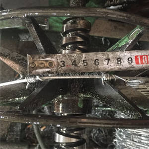 รั้วลวดหนามเหล็ก/เหล็กกล้าชุบสังกะสีแบบจุ่มร้อน ขนาดเส้นผ่านศูนย์กลาง 2 มม. ผลิตตามสั่งจากโรงงาน ได้รับการรับรองมาตรฐาน CE สำหรับพื้นที่หญ้าแบบม้วน - Product Image 5