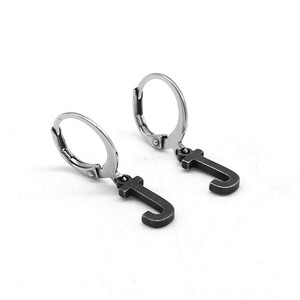 Boucles d'oreilles créoles et clous en acier titane rétro Yunnique, lettre T, en acier inoxydable 316, bijoux de mode géométriques, origine Guangzhou - Product Image 1