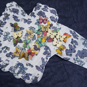 مخصص صغير <span class=keywords><strong>2</strong></span>-حفرة ملونة أزرار الحيوانات المطبوعة وصديقة للديكور فراشة خشبية زينة للملابس الحرف الكرتون مخصص - Product Image 3