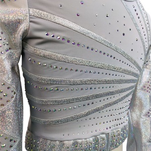 Custom White and Sliver Girls Crop Top y falda Ropa deportiva Cheer Uniformes para deportes - Product Image 5