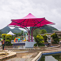 Structure de parasol moderne vert forêt à poteau unique avec membrane tendue, pavillon pare-soleil cantilever pour piscine, parc aquatique, hôtel, etc.