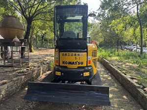 Mini-excavatrice sur chenilles Komatsu PC35 d'occasion, certifiée CE et EPA, chenilles rétractables, système hydraulique stable, prête à l'exportation - Product Image 3