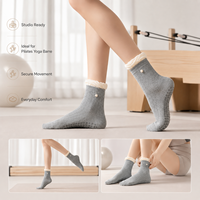 Chaussettes de Pilates personnalisées avec grip, marque privée OEM, bordure à volants perlés, semelle antidérapante en silicone, chaussettes de yoga et de barre, faible MOQ