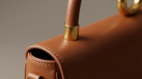 Sac demi-lune minimaliste marron beige avec poignée torsadée dorée, sacoche chic en cuir PU pour femme