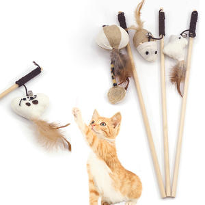 Jouets pour chat de compagnie de dessin animé, <span class=keywords><strong>jouet</strong></span> à plumes en bois, <span class=keywords><strong>jouet</strong></span> à <span class=keywords><strong>souris</strong></span> avec mini cloche, <span class=keywords><strong>attrape</strong></span>-chat, bâton en bois, jouets interactifs pour chat - Product Image 1