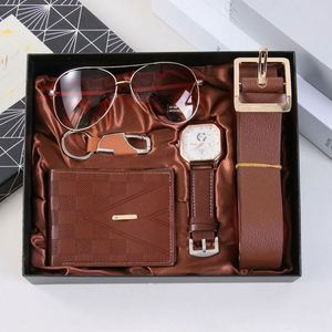 ชุดของขวัญสูทธุรกิจสำหรับผู้ชาย สำหรับสามี ในวันคริสต์มาส วันวาเลนไทน์ วันปีใหม่ วันรับปริญญา - ประกอบด้วยนาฬิกา เข็มขัด และกระเป๋าสตางค์ - Product Image 2