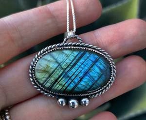 Pierre précieuse de Labradorite unique enroulée de fil 925 en argent sterling massif pendentif déclaration bijoux fins en gros OEM & ODM pierre de naissance - Product Image 1