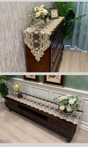 Chemin de table indien de luxe blanc beige en tissu de jute certifié OEKO-TEX, dentelle turquoise, perles, sequins, festonné, floral, pour la maison - Product Image 6