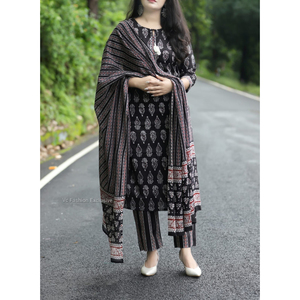 Achetez un ensemble kurta pantalon dupatta en rayonne noire, imprimé, style ethnique, manches trois quarts, tenue traditionnelle, ensemble kurta ethnique élégant. - Product Image 1