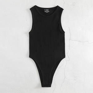 Body gainant respirant pour femme, coupe ajustée, col halter, sans manches, dos nageur, en tricot côtelé Spandex/Nylon, maintien moyen - Product Image 6