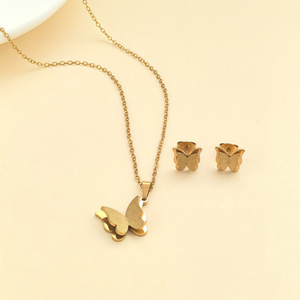 Conjunto de Joyería de Collar y Pendientes de Acero de Titanio con Forma de Corazón para Mujer, Cadena de Clavícula con Mariposa, Estilo INS, Accesorios de Moda - Product Image 3