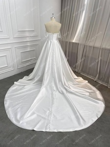 <span class=keywords><strong>Robe</strong></span> élégante en satin blanc avec corsage structuré sans bretelles et jupe trapèze avec manches perlées et épaules dénudées avec <span class=keywords><strong>voile</strong></span> - Product Image 4