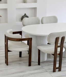 Ensemble de table à manger ronde sur mesure et de chaises en bois rembourrées pour hôtels, villas, restaurants, fabricant et exportateur de meubles en gros - Product Image 2